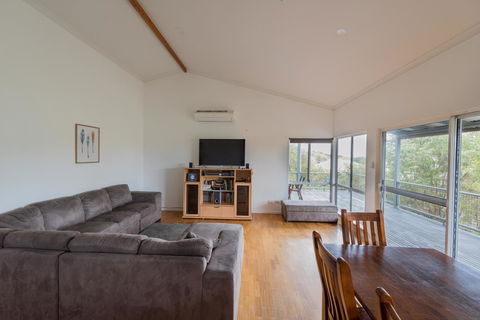 Peppy Beach Ocean Views - Accommodation Rockhampton 2