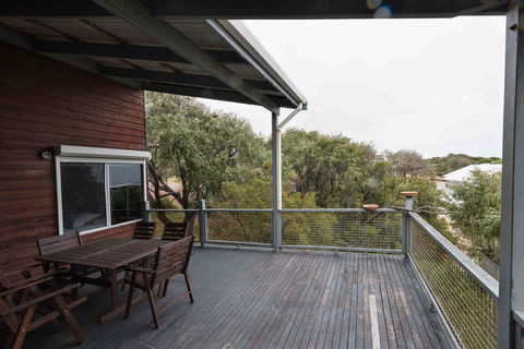 Peppy Beach Ocean Views - Accommodation Rockhampton 0