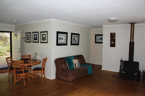 Francisca\'s Cottage - Accommodation Rockhampton 4