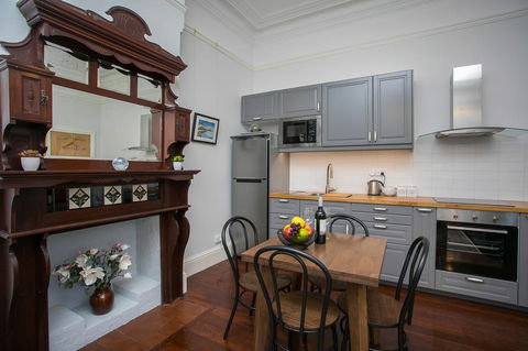 Danum House - Accommodation Rockhampton 2