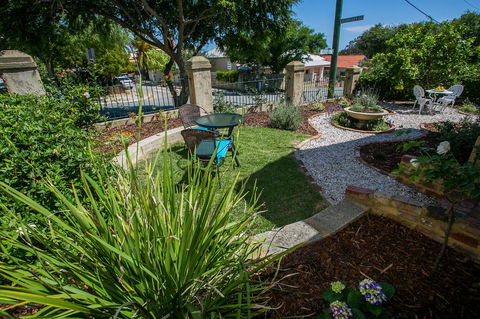 Danum House - Accommodation Rockhampton 5