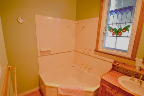 RoseMoore Bed & Breakfast - Accommodation Rockhampton 13