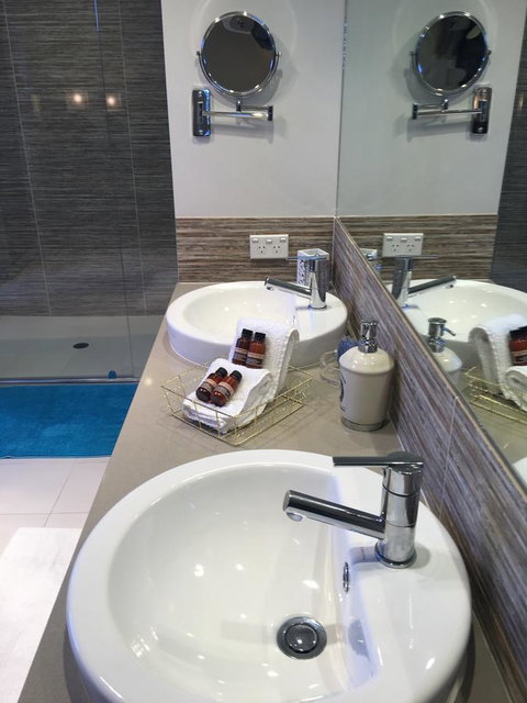 Magnificent Beach Retreat - Accommodation Rockhampton 39