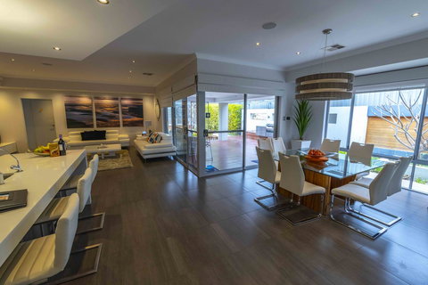 Magnificent Beach Retreat - Accommodation Rockhampton 29