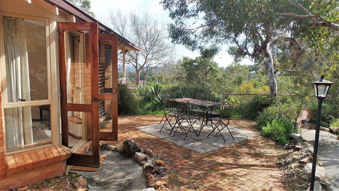 Eleebana Guest House - Accommodation Rockhampton 1