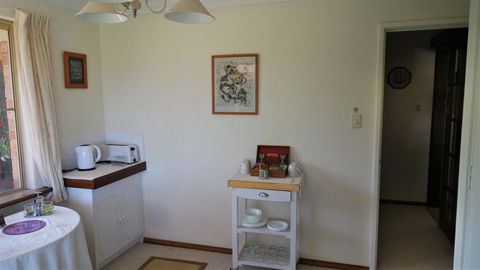 Eleebana Guest House - Accommodation Rockhampton 29