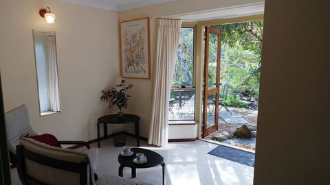 Eleebana Guest House - Accommodation Rockhampton 2