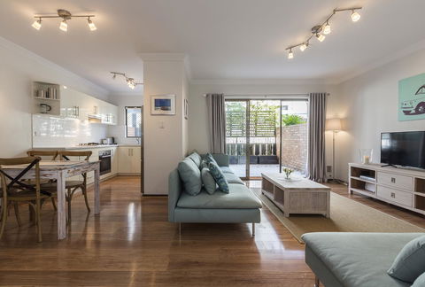 Cottesloe Sea Salt Abode - Executive Escapes - Accommodation Rockhampton 0