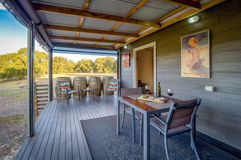 Windfall Estate Vineyard Cottage - Accommodation Rockhampton 2