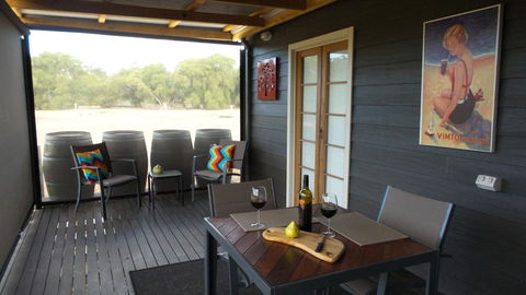 Windfall Estate Vineyard Cottage - Accommodation Rockhampton 4