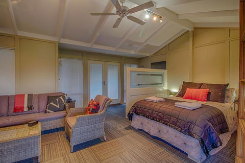 Windfall Estate Vineyard Cottage - Accommodation Rockhampton 0