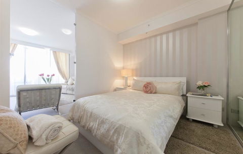 Perth Luxury City Apartment- Free Parking - Accommodation Rockhampton 4