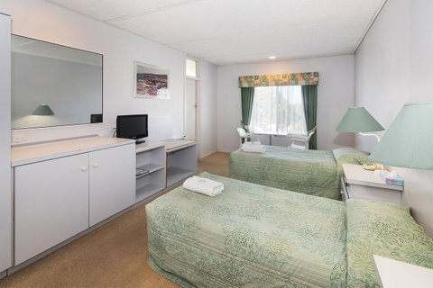 Augusta Hotel Motel - Accommodation Rockhampton 1