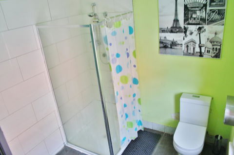 The Hive Hostel - Traveler Friendly, Passport Only - Accommodation Rockhampton 43