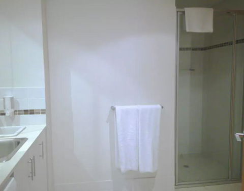 Outram St Apartment - Accommodation Rockhampton 2