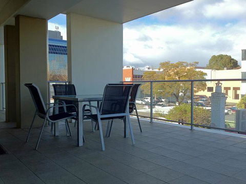 Outram St Apartment - Accommodation Rockhampton 0