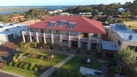 Baywatch Retreat Augusta - Accommodation Rockhampton 1