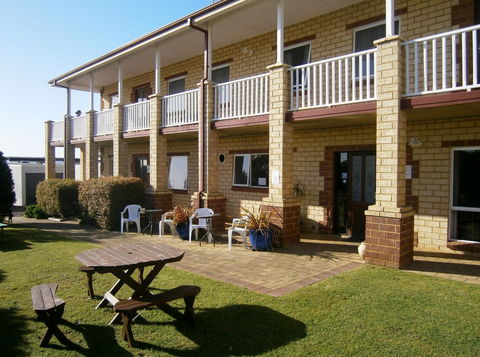 Baywatch Retreat Augusta - Accommodation Rockhampton 0