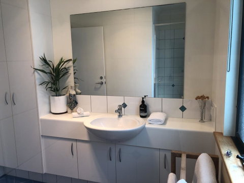 Orion Studio With Ocean Views - Accommodation Rockhampton 10