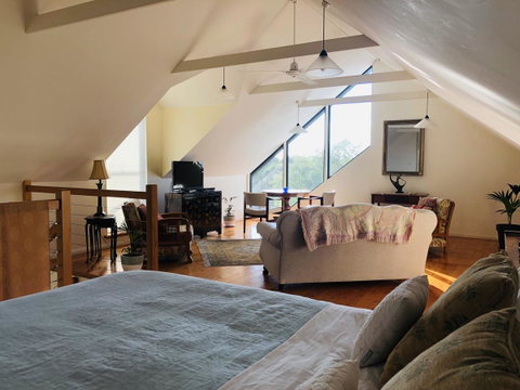 Orion Studio With Ocean Views - Accommodation Rockhampton 12