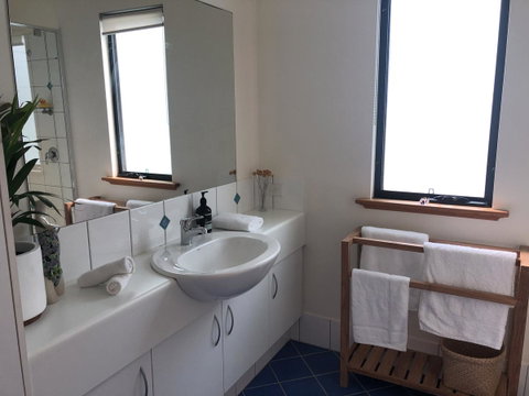 Orion Studio With Ocean Views - Accommodation Rockhampton 9
