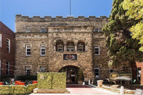 The Old Swan Barracks - Accommodation Rockhampton 3