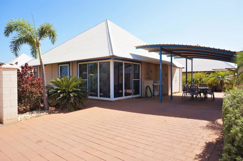 Osprey Holiday Village Unit 122 2 Bedroom - Accommodation Rockhampton 0