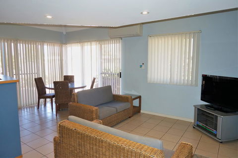Osprey Holiday Village Unit 122 2 Bedroom - Accommodation Rockhampton 3