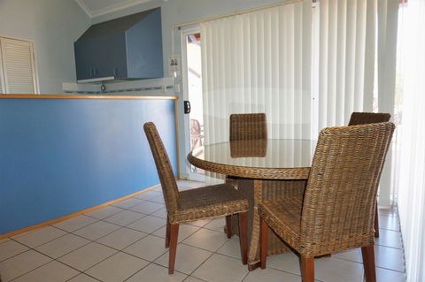 Osprey Holiday Village Unit 122 2 Bedroom - Accommodation Rockhampton 4