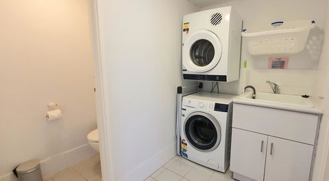 Sandcastles Beachfront Luxury Retreat Apartment - Accommodation Rockhampton 21