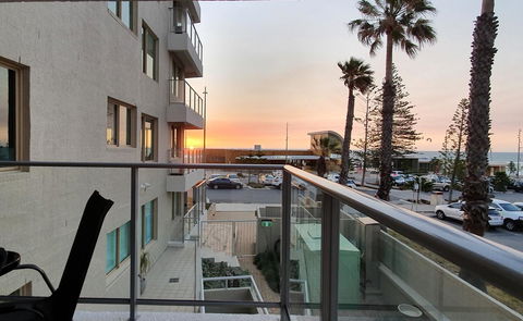 Sandcastles Beachfront Luxury Retreat Apartment - Accommodation Rockhampton 0
