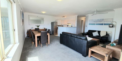 Sandcastles Beachfront Luxury Retreat Apartment - Accommodation Rockhampton 16