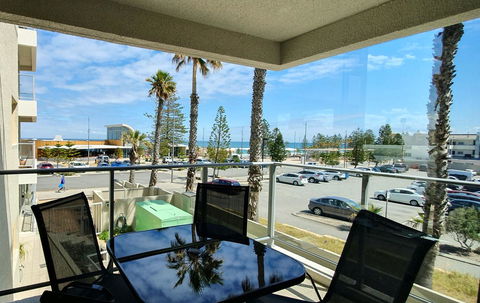 Sandcastles Beachfront Luxury Retreat Apartment - Accommodation Rockhampton 15