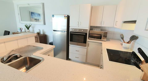 Sandcastles Beachfront Luxury Retreat Apartment - Accommodation Rockhampton 23