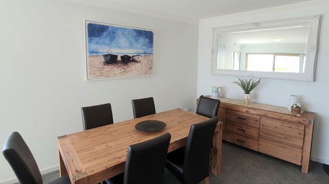 Sandcastles Beachfront Luxury Retreat Apartment - Accommodation Rockhampton 11