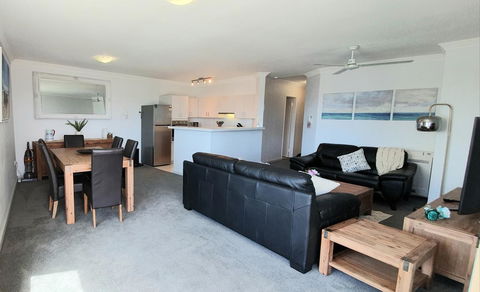 Sandcastles Beachfront Luxury Retreat Apartment - Accommodation Rockhampton 5
