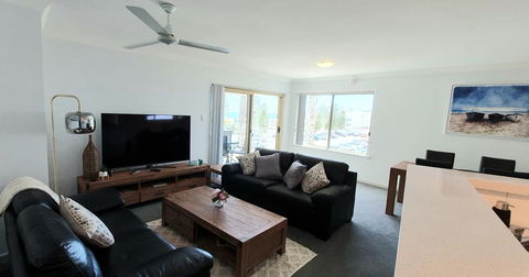 Sandcastles Beachfront Luxury Retreat Apartment - Accommodation Rockhampton 12