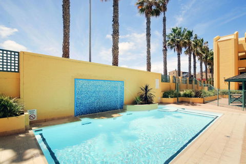 Sandcastles Beachfront Luxury Retreat Apartment - Accommodation Rockhampton 17