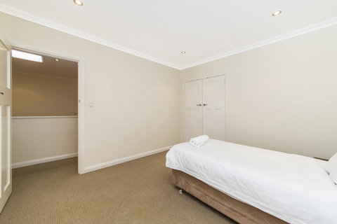 Inner Western Suburbs Retreat - Accommodation Rockhampton 29