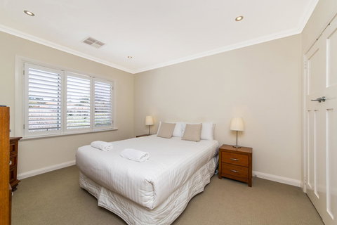 Inner Western Suburbs Retreat - Accommodation Rockhampton 34