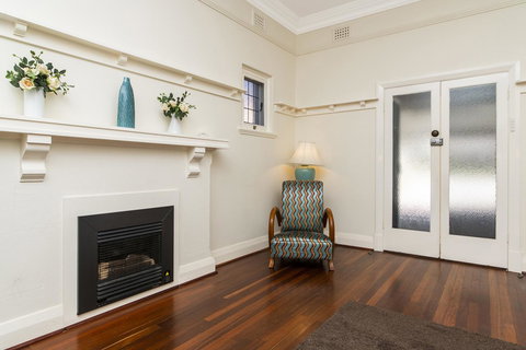 Inner Western Suburbs Retreat - Accommodation Rockhampton 26