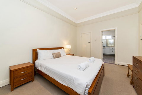 Inner Western Suburbs Retreat - Accommodation Rockhampton 24
