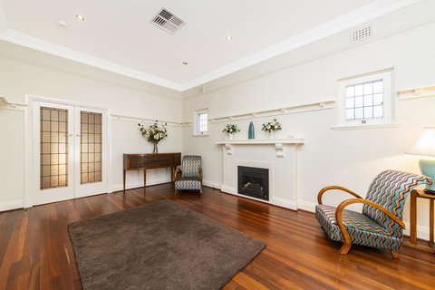 Inner Western Suburbs Retreat - Accommodation Rockhampton 21