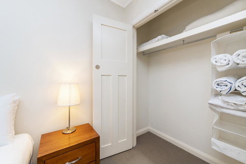 Inner Western Suburbs Retreat - Accommodation Rockhampton 36