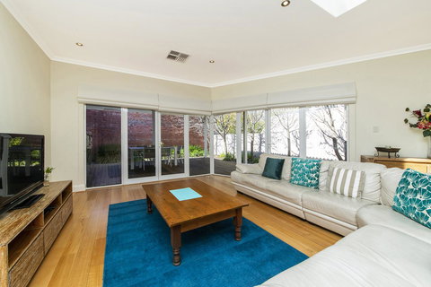 Inner Western Suburbs Retreat - Accommodation Rockhampton 6