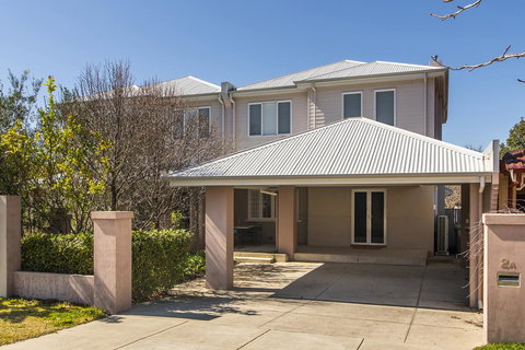 Inner Western Suburbs Retreat - Accommodation Rockhampton 7