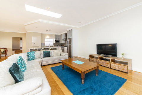 Inner Western Suburbs Retreat - Accommodation Rockhampton 9