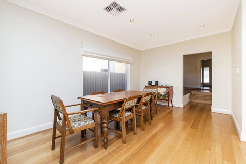 Inner Western Suburbs Retreat - Accommodation Rockhampton 11