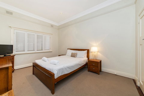 Inner Western Suburbs Retreat - Accommodation Rockhampton 23