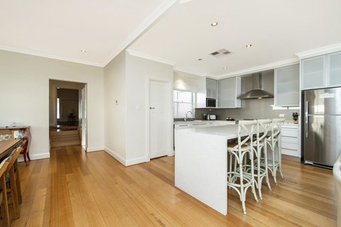 Inner Western Suburbs Retreat - Accommodation Rockhampton 10
